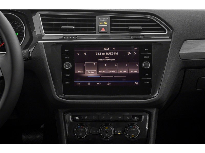 2018 Volkswagen Tiguan Trendline FWD Interior Shot 2