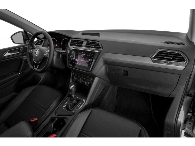2018 Volkswagen Tiguan Trendline FWD Interior Shot 1
