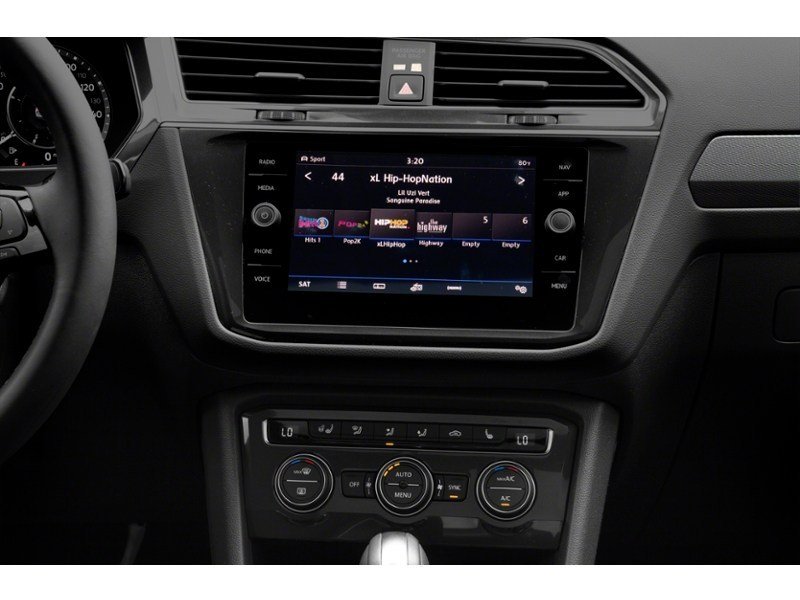2019 Volkswagen Tiguan Highline 4MOTION Interior Shot 2