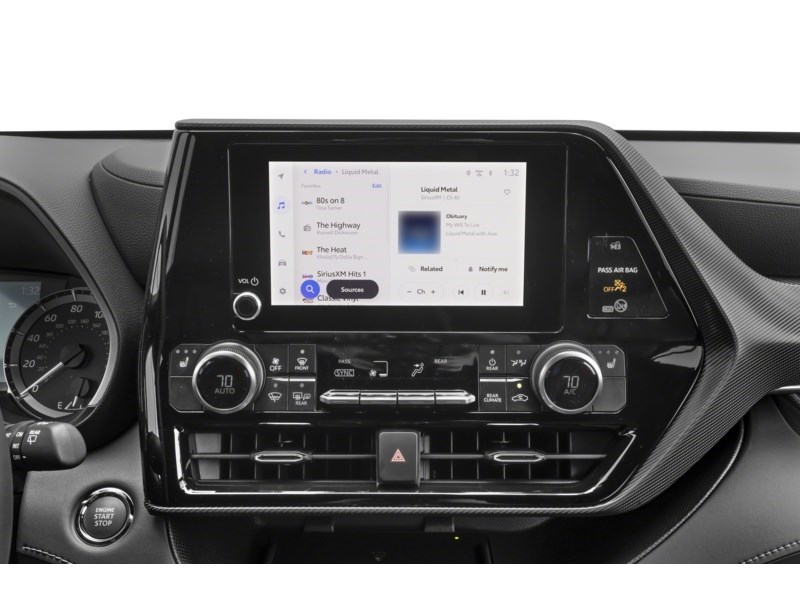 2023 Toyota Highlander XSE AWD Interior Shot 2