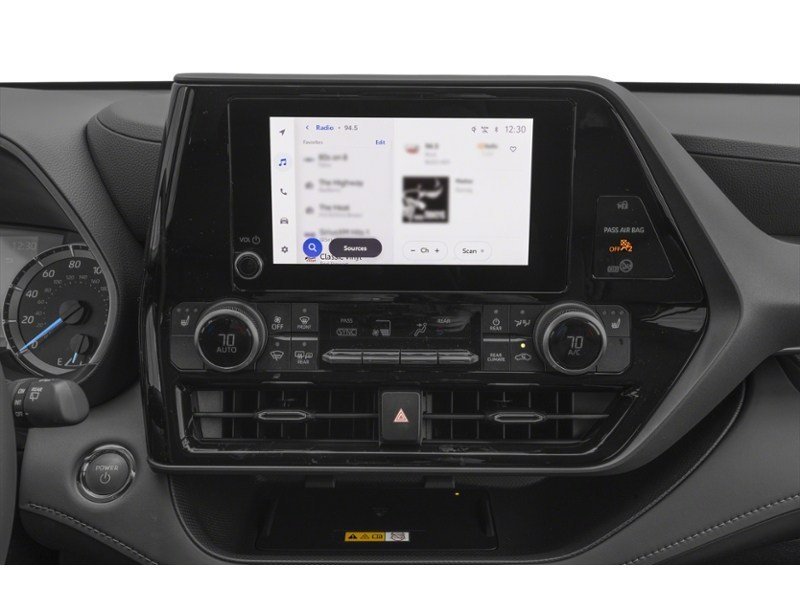 2024 Toyota Highlander Hybrid Hybrid XLE AWD Interior Shot 8
