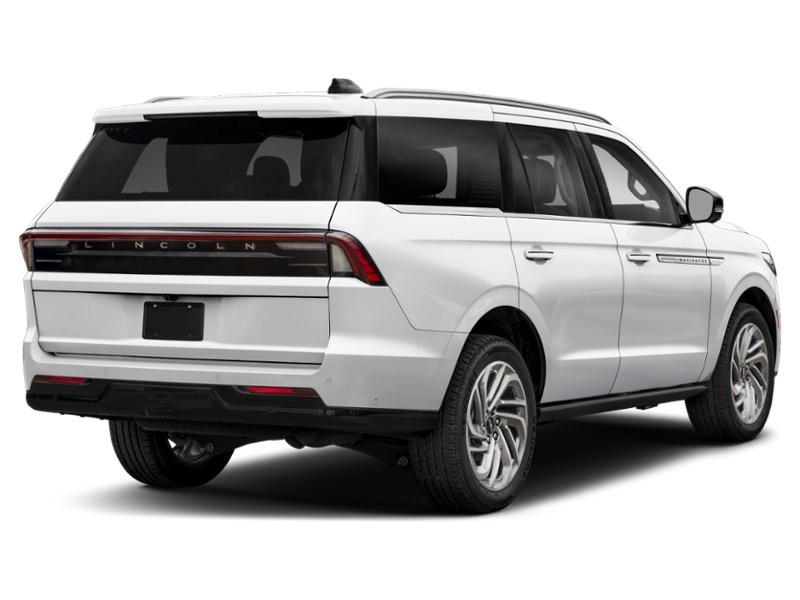 2027 Lincoln Navigator Reserve 4x4 Exterior Shot 2
