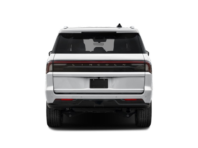 2027 Lincoln Navigator Reserve 4x4 Exterior Shot 7