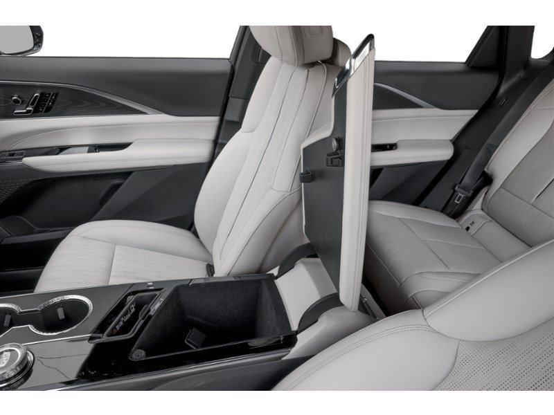 2027 Cadillac LYRIQ 4dr Signature Sport Interior Shot 7