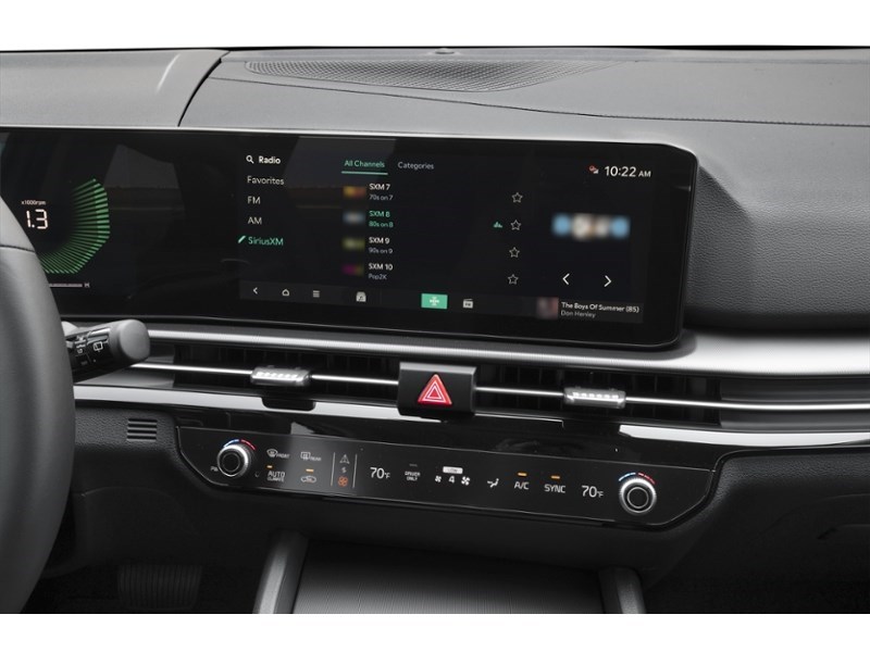 2026 Kia Sportage HEV EX Premium AWD Interior Shot 2