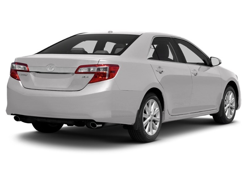 2012 Toyota Camry 4dr Sdn I4 Auto LE Alpine White  Shot 6