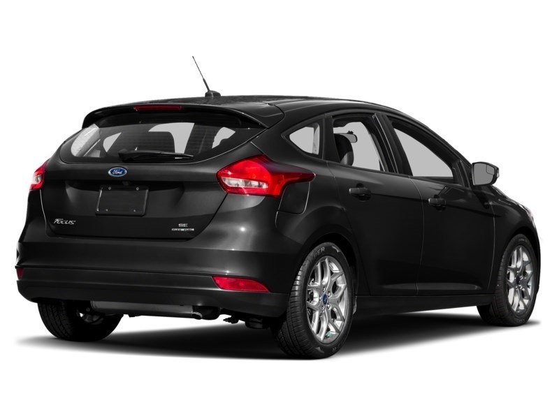 2015 Ford Focus 5dr HB SE Tuxedo Black Metallic  Shot 32