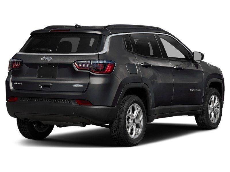 2025 Jeep Compass Altitude 4x4 Diamond Black Crystal Pearl  Shot 26