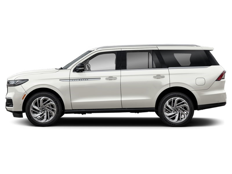 2026 Lincoln Navigator Reserve 4x4 Pristine White Metallic Tri-Coat  Shot 3